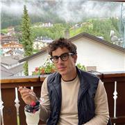 Giurista e specializzato presso la scuola per le professioni legali offre ripetizioni di diritto